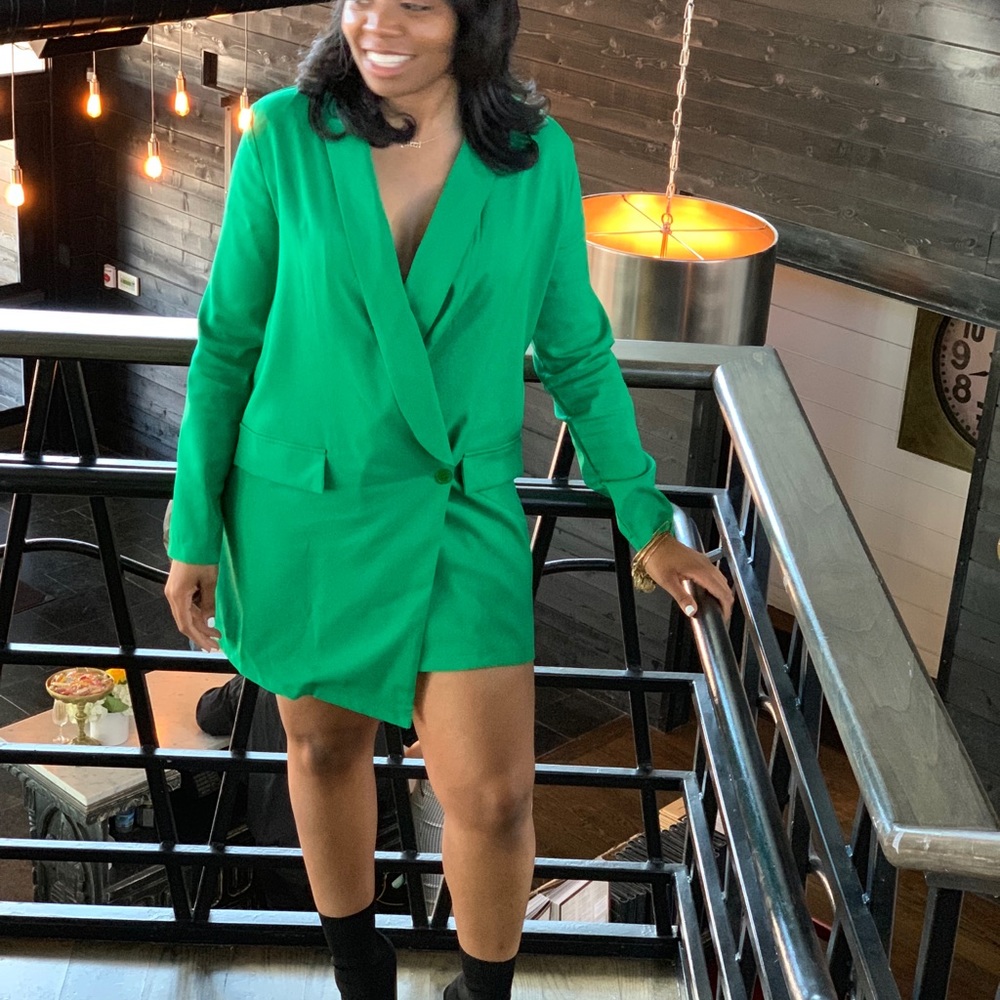 Super cute emerald green blazer dress!